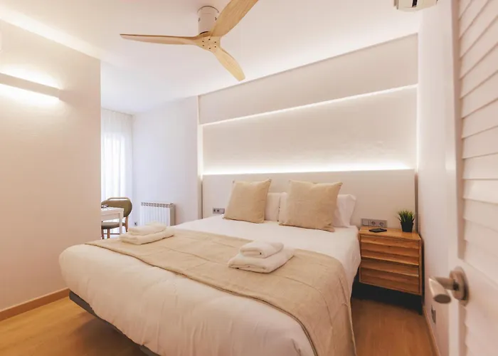 Bravissimo Hortes, 3-Bedroom Centre Apartment
